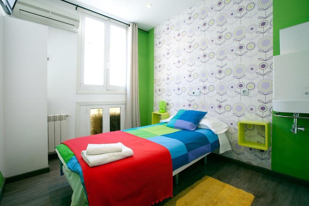 Hostal Abril Мадрид Екстериор снимка