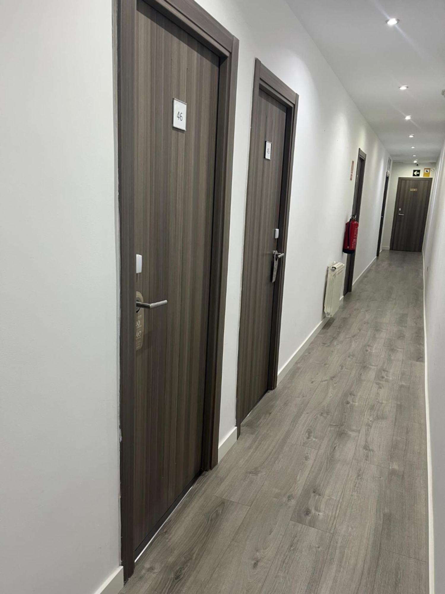 Hostal Abril Мадрид Екстериор снимка