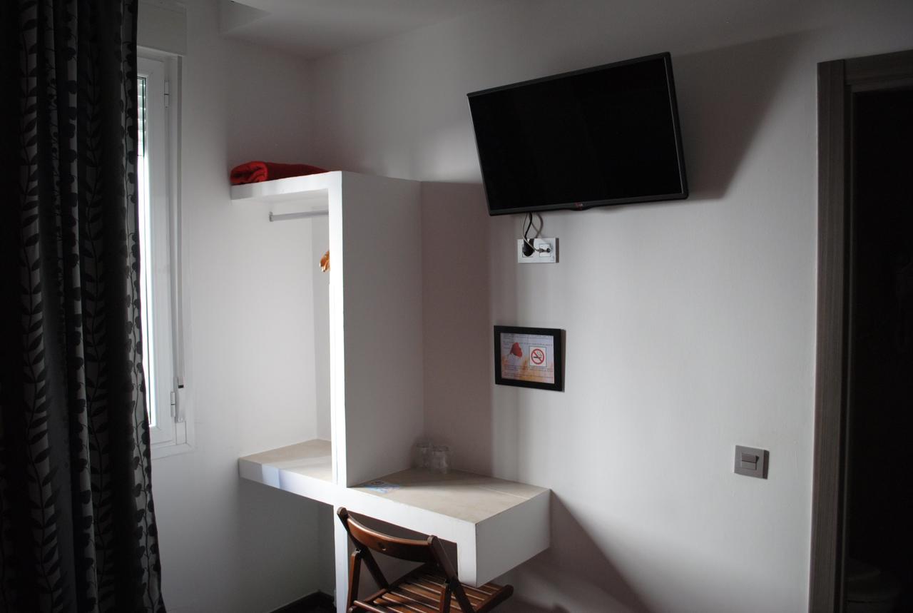 Hostal Abril Мадрид Екстериор снимка