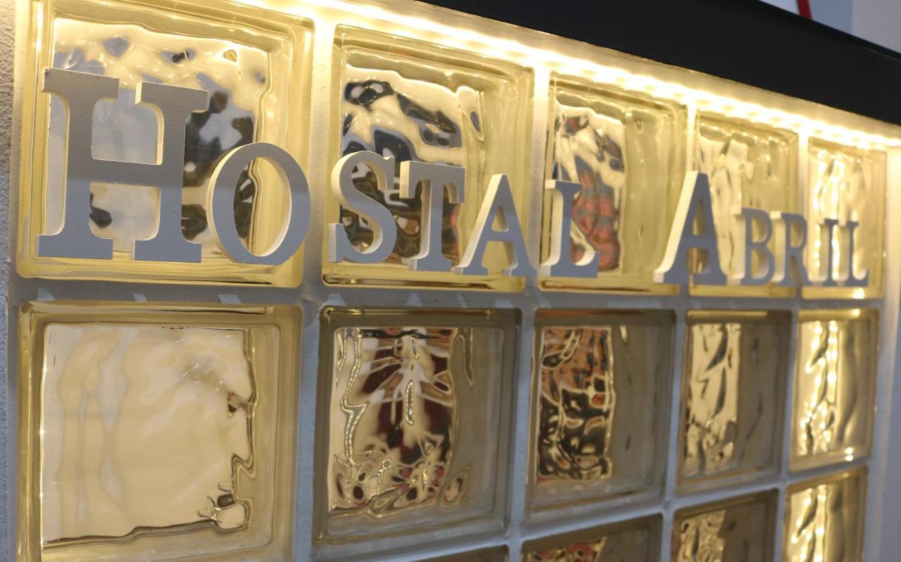 Hostal Abril Мадрид Екстериор снимка