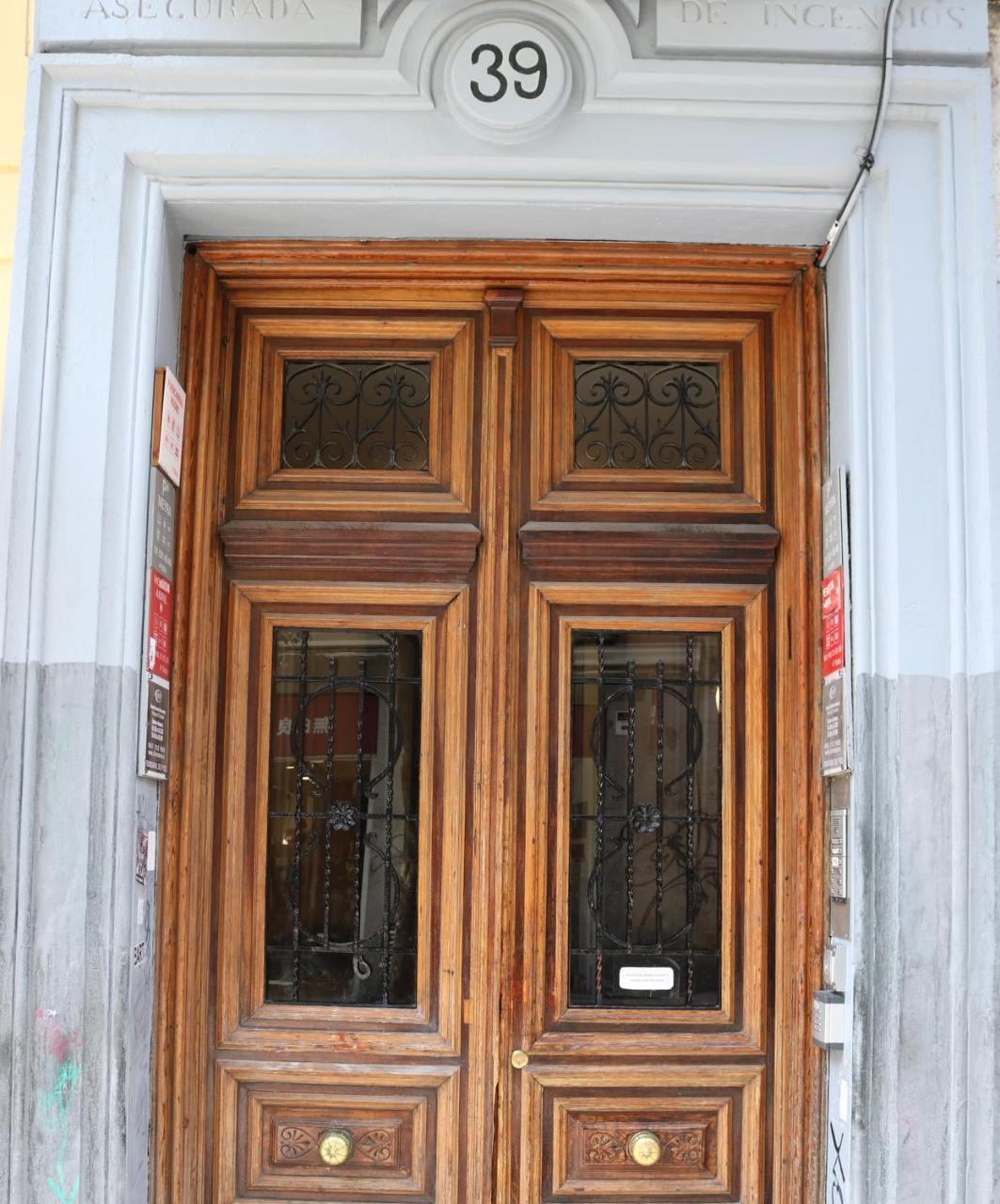 Hostal Abril Мадрид Екстериор снимка
