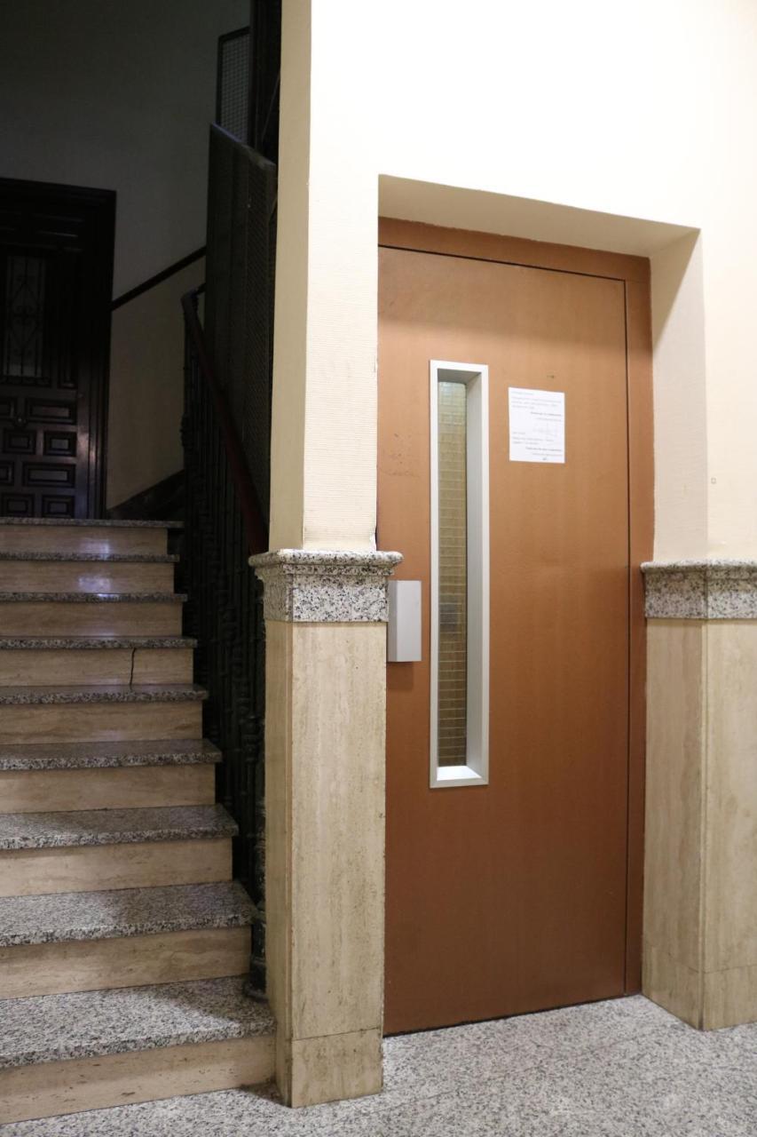 Hostal Abril Мадрид Екстериор снимка