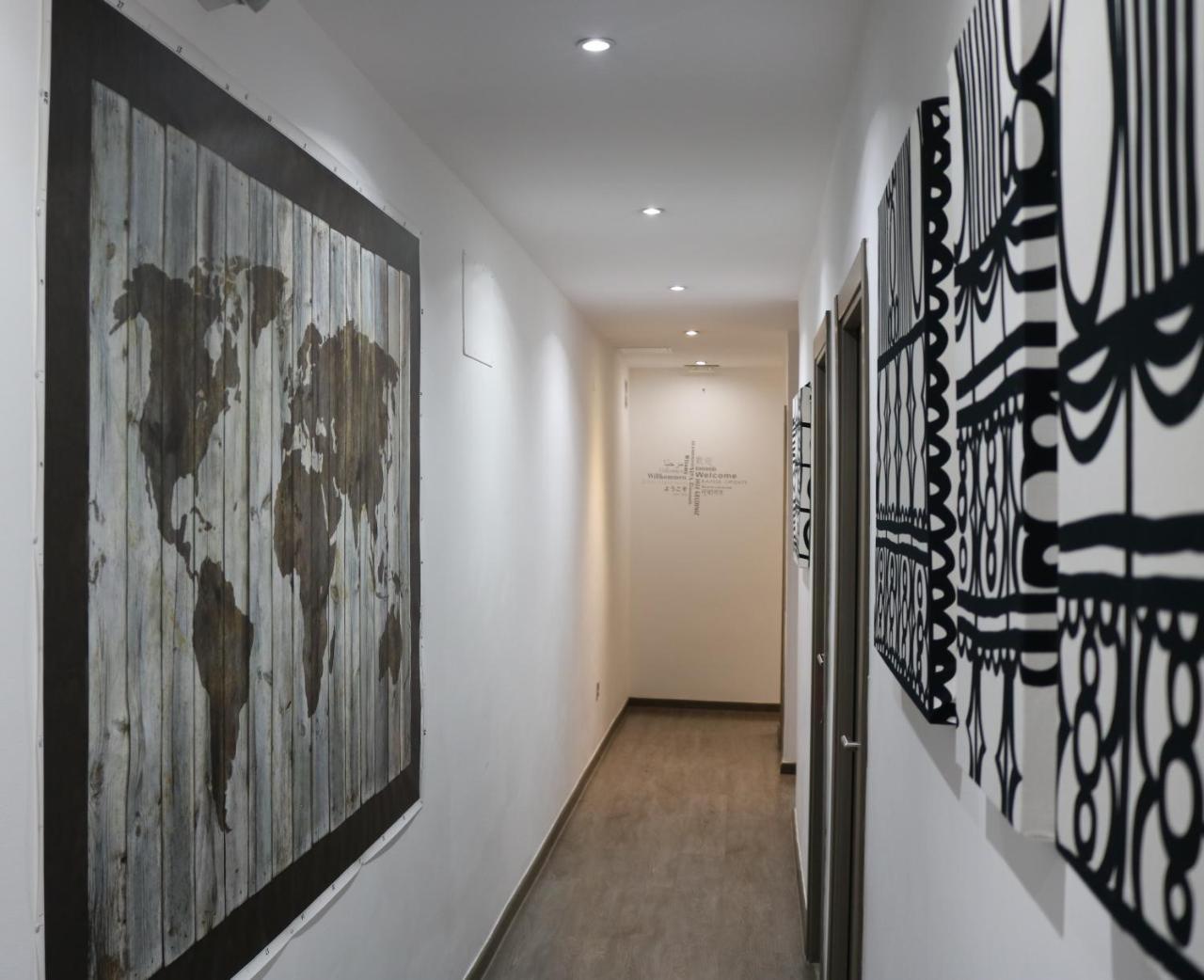 Hostal Abril Мадрид Екстериор снимка