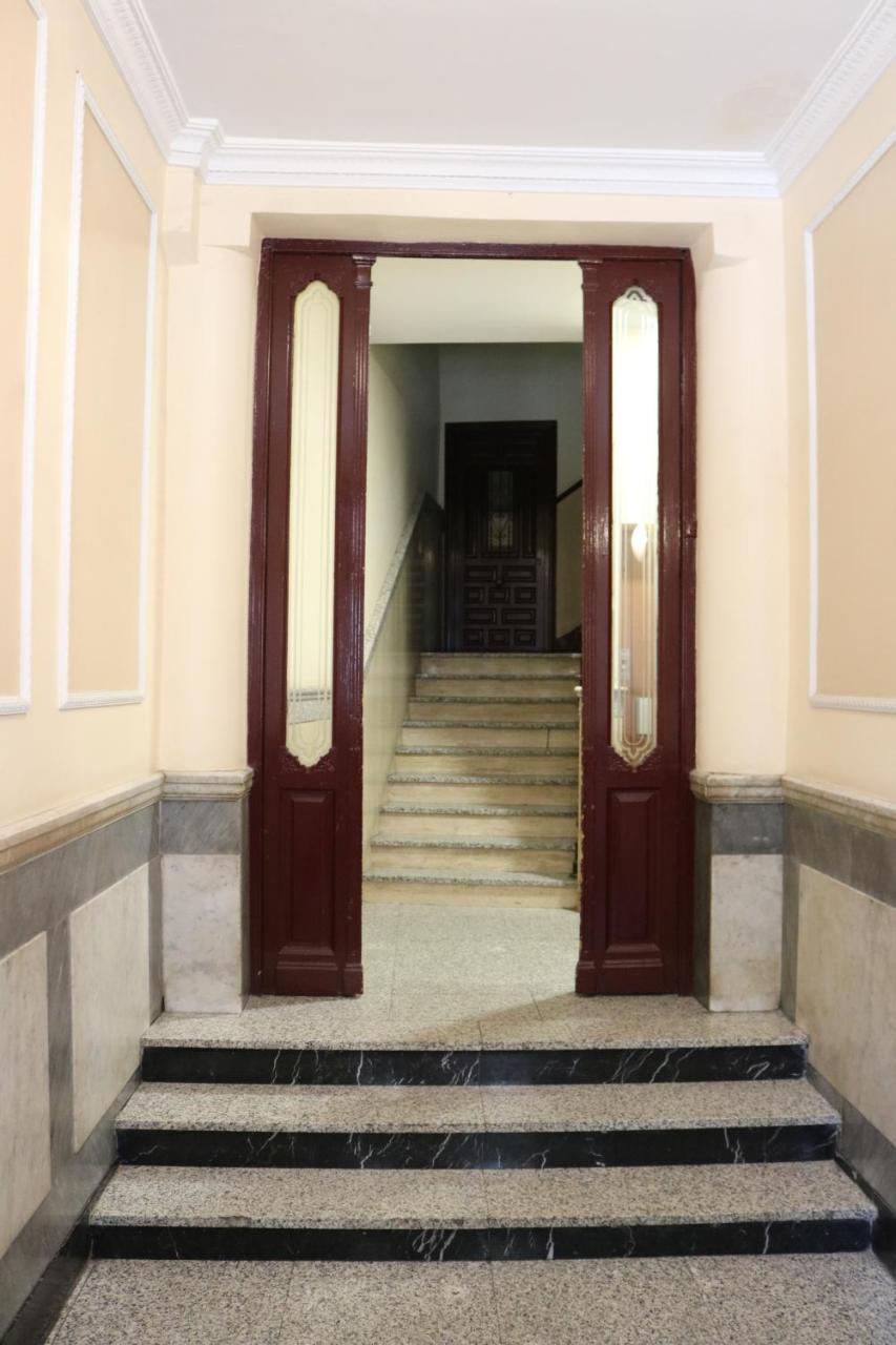 Hostal Abril Мадрид Екстериор снимка